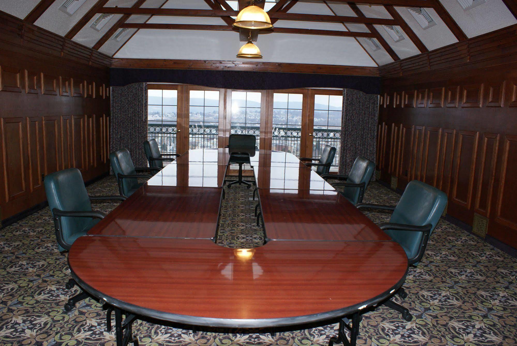 Host Inn An All Suites Hotel Wilkes-Barre Buitenkant foto