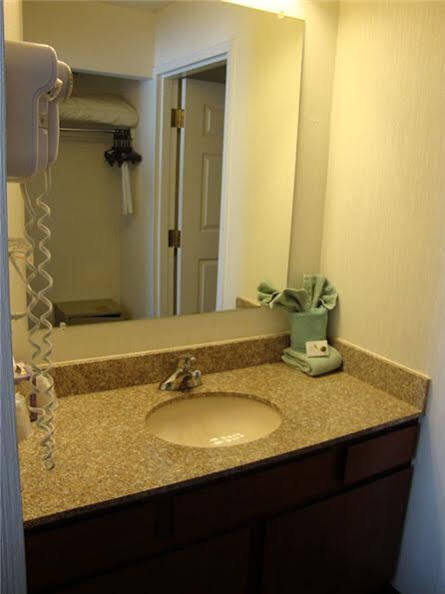 Host Inn An All Suites Hotel Wilkes-Barre Buitenkant foto